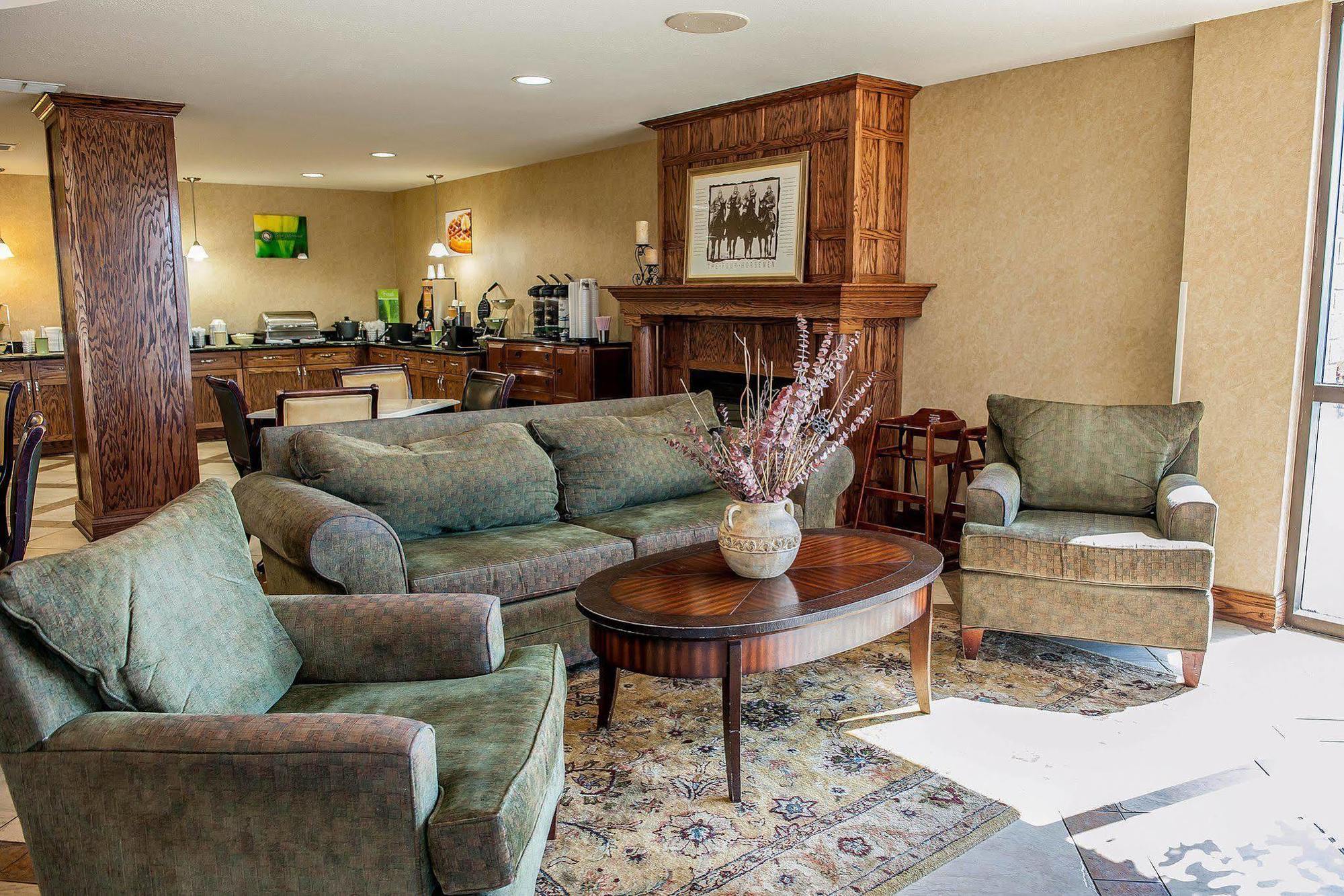 Hotel Baymont By Wyndham South Bend Near Notre Dame Exterior foto